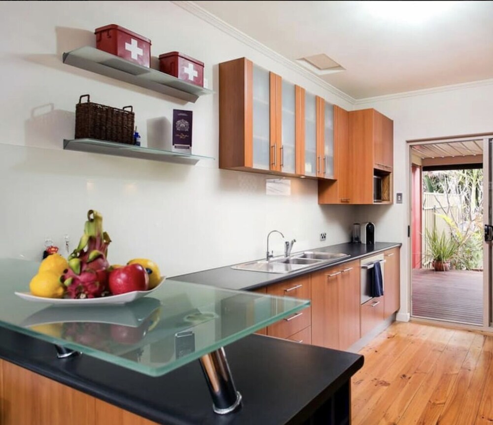 Beachside Bungalow in West Beach / Glenelg - 5 mins to Airport