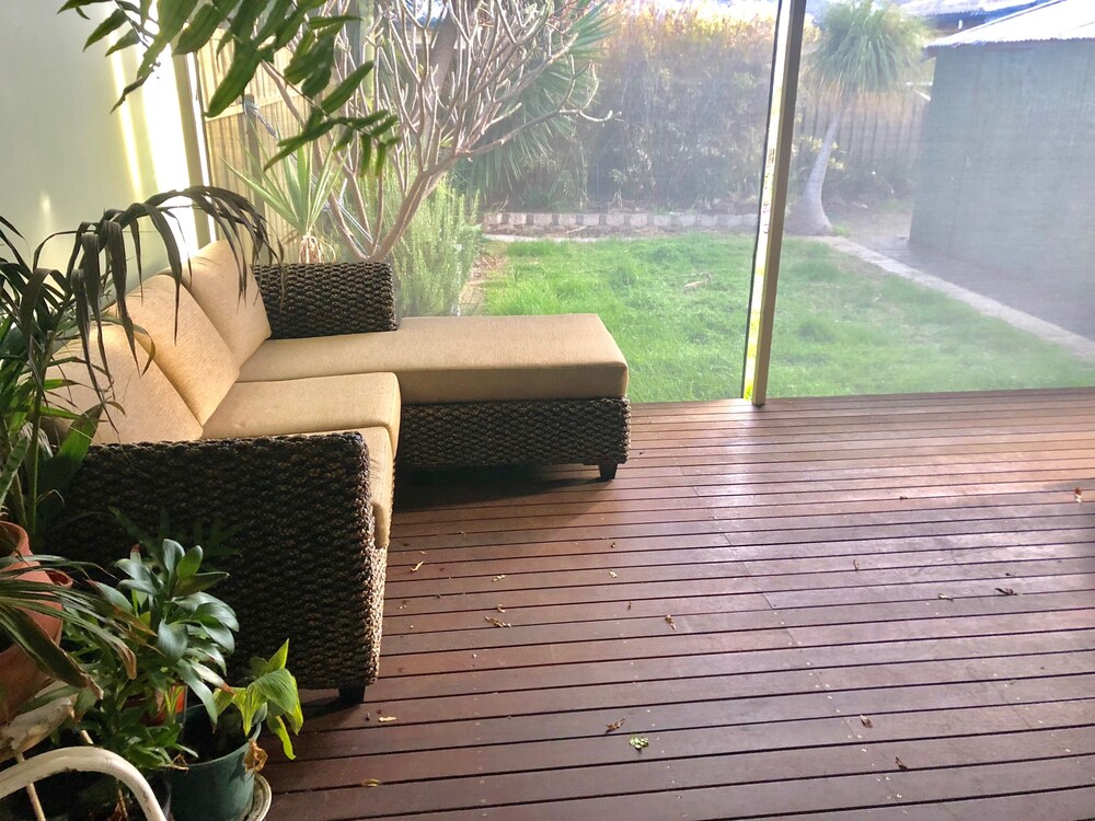 Beachside Bungalow in West Beach / Glenelg - 5 mins to Airport