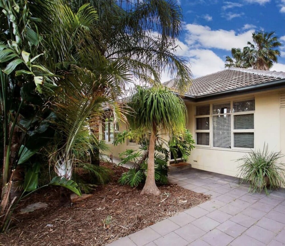 Beachside Bungalow in West Beach / Glenelg - 5 mins to Airport