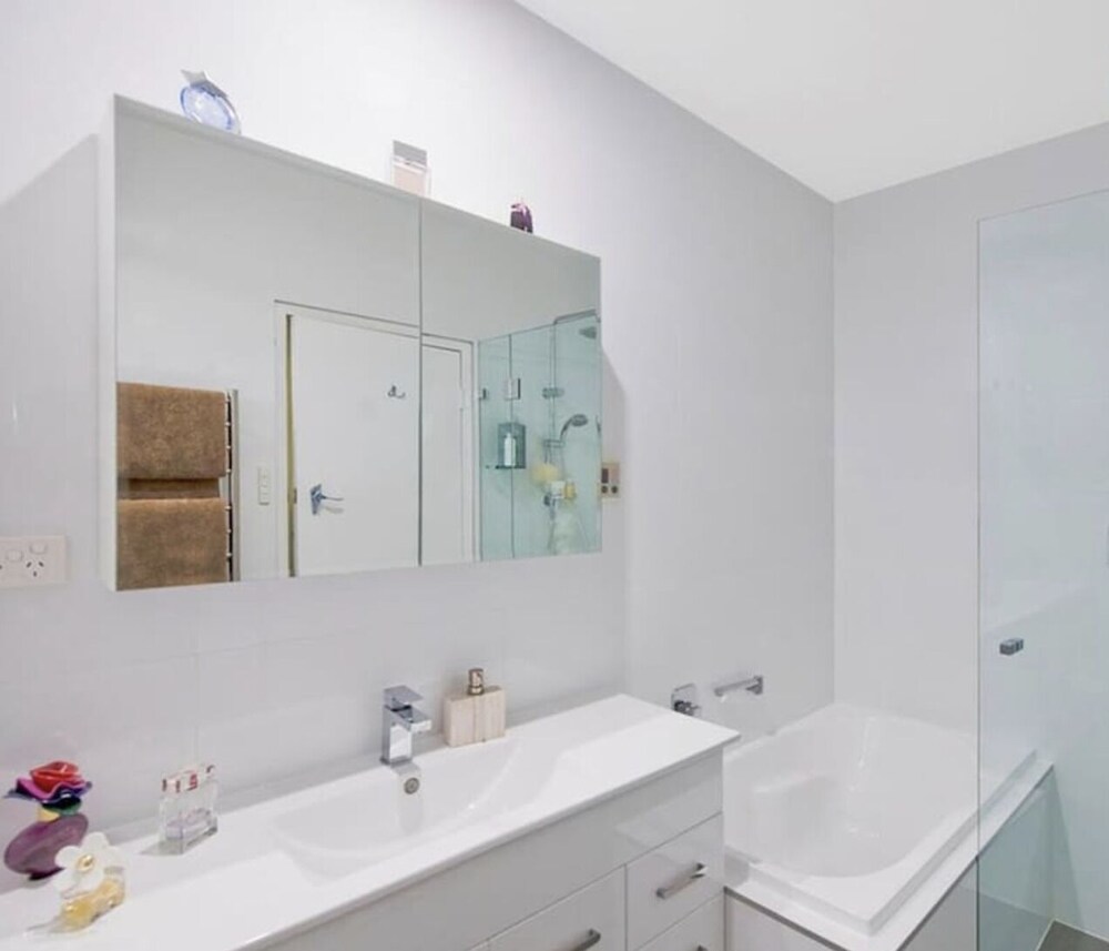 Beachside Bungalow in West Beach / Glenelg - 5 mins to Airport