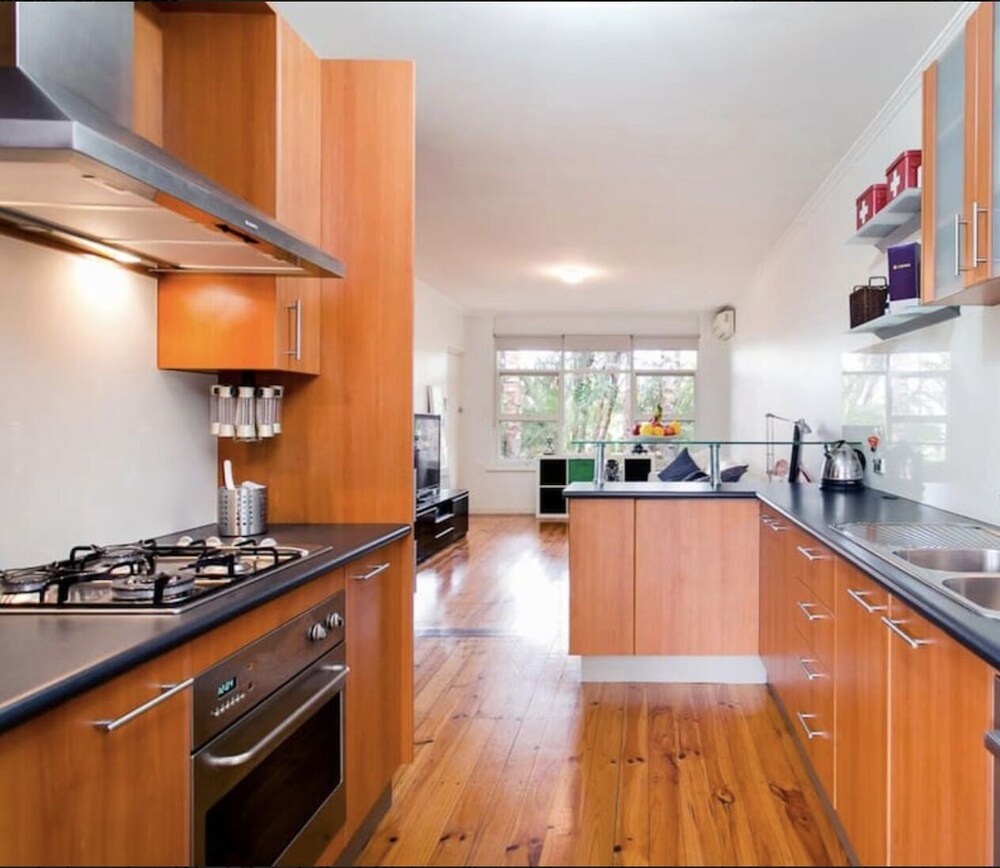 Beachside Bungalow in West Beach / Glenelg - 5 mins to Airport