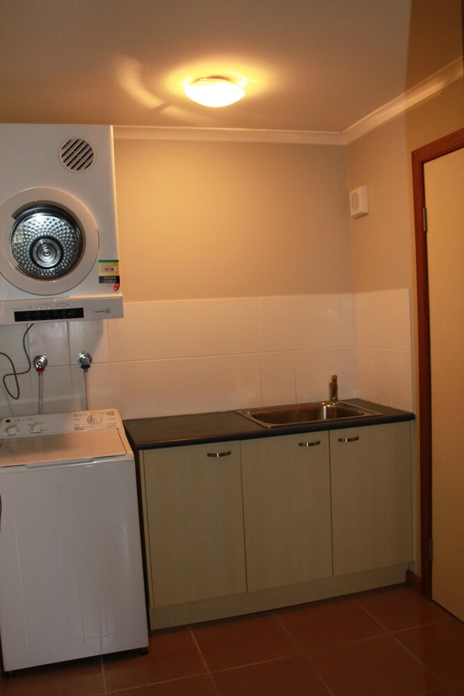 The Jindabyne Lakehouse book 7 days pay for 6 Deals & Reviews