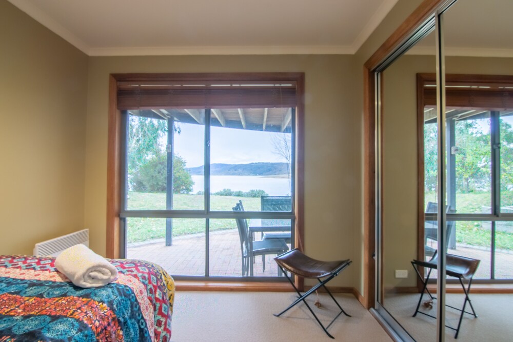 The Jindabyne Lakehouse book 7 days pay for 6 Deals & Reviews