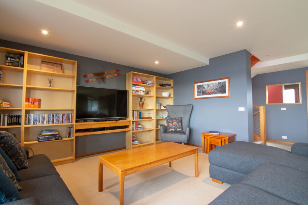 The Jindabyne Lakehouse book 7 days pay for 6 Deals & Reviews