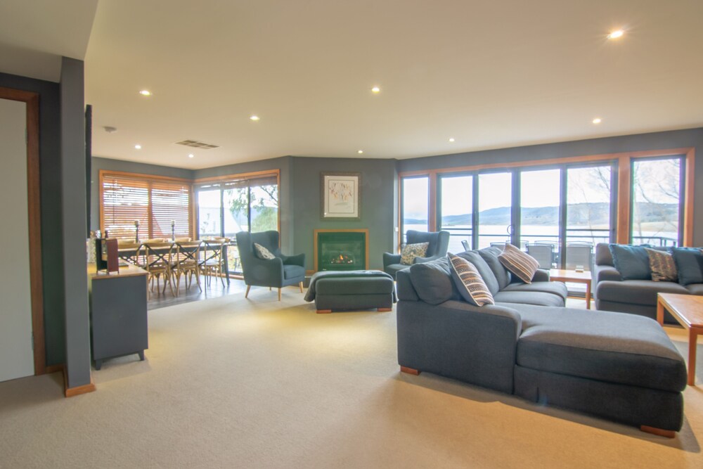 The Jindabyne Lakehouse book 7 days pay for 6 Deals & Reviews