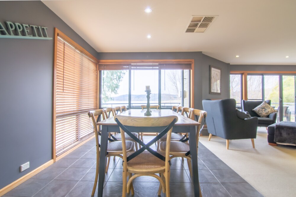 The Jindabyne Lakehouse book 7 days pay for 6 Deals & Reviews
