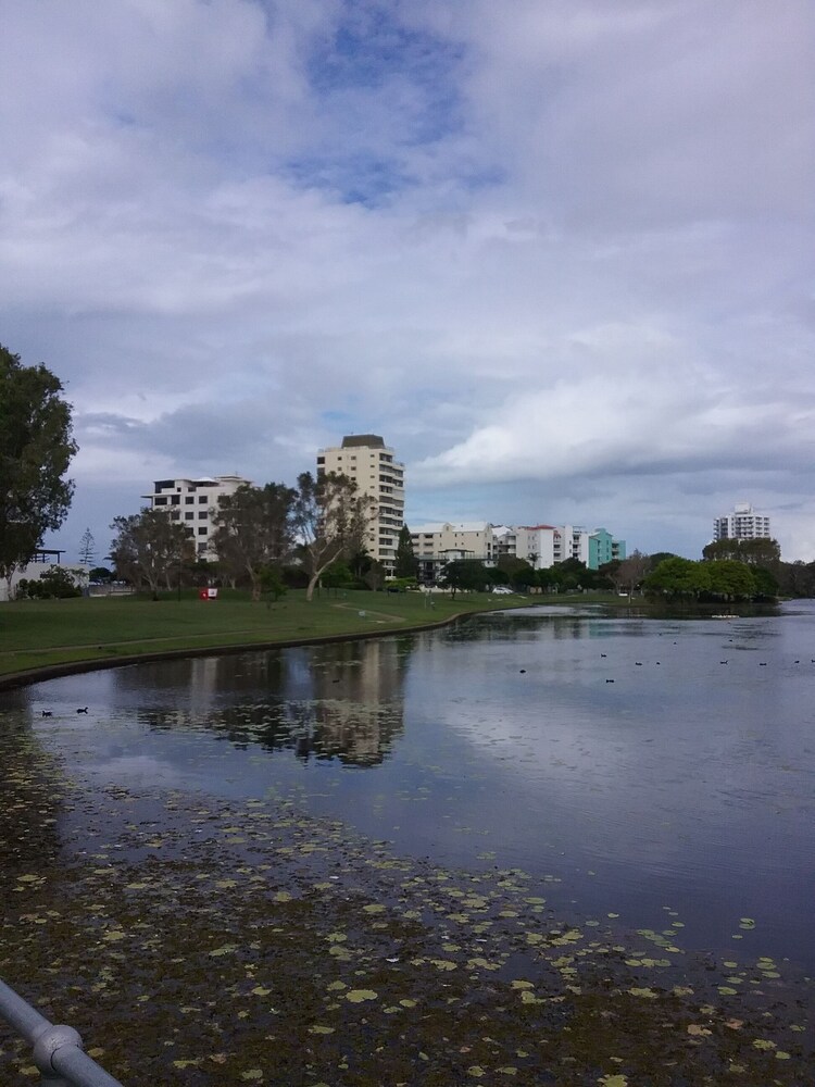 Alex Headland/mooloolaba Beach. Spacious 5 Bedroom Home, Beach, Forest, Free wif