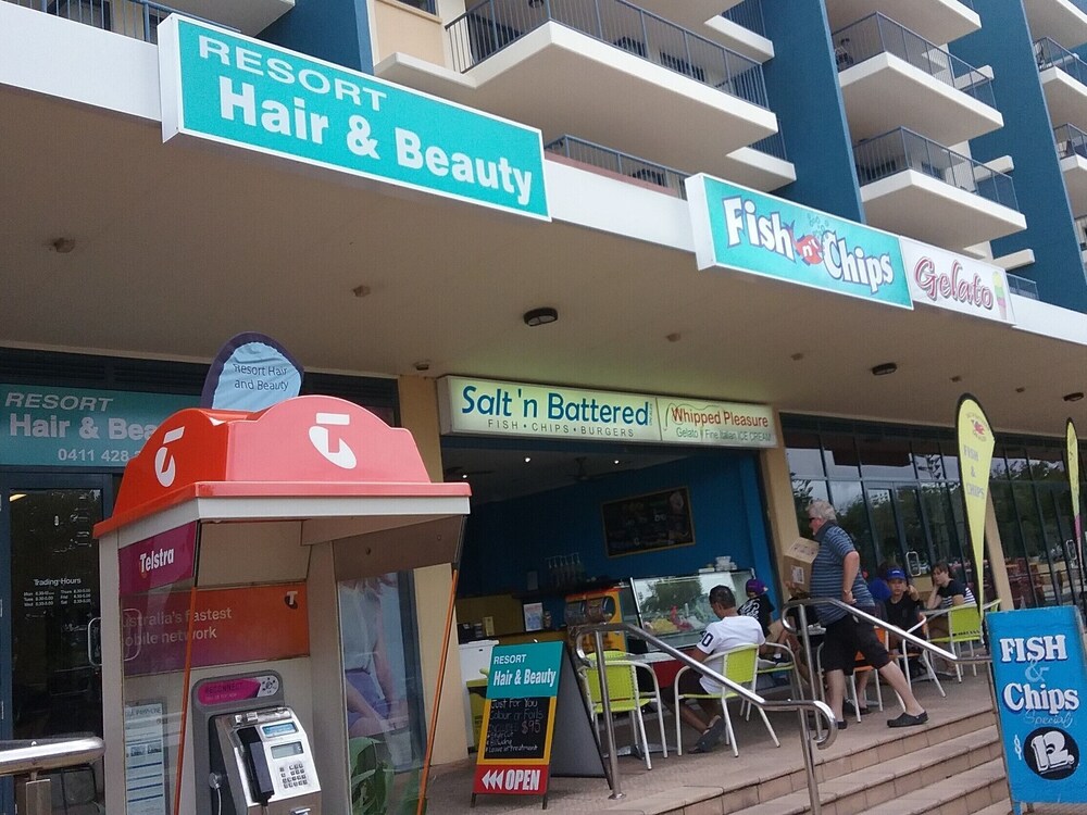 Alex Headland/mooloolaba Beach. Spacious 5 Bedroom Home, Beach, Forest, Free wif