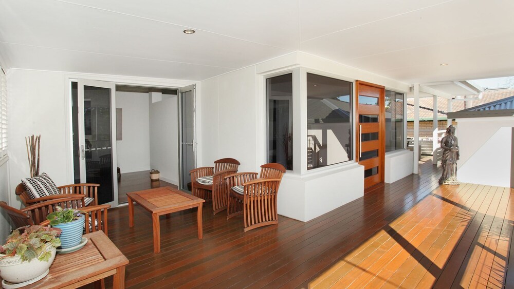 Alex Headland/mooloolaba Beach. Spacious 5 Bedroom Home, Beach, Forest, Free wif