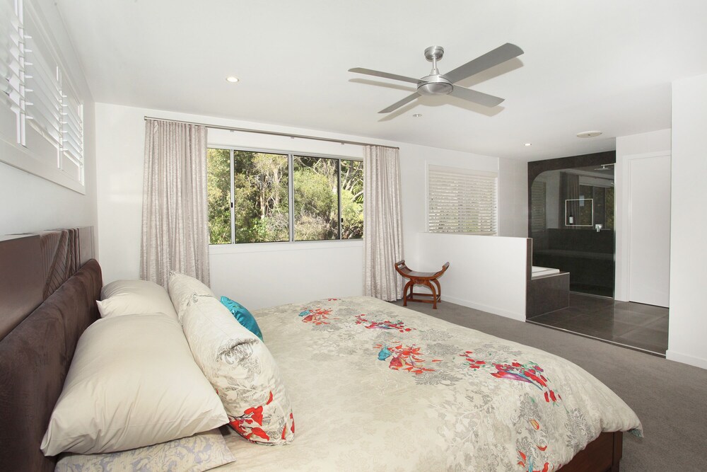 Alex Headland/mooloolaba Beach. Spacious 5 Bedroom Home, Beach, Forest, Free wif