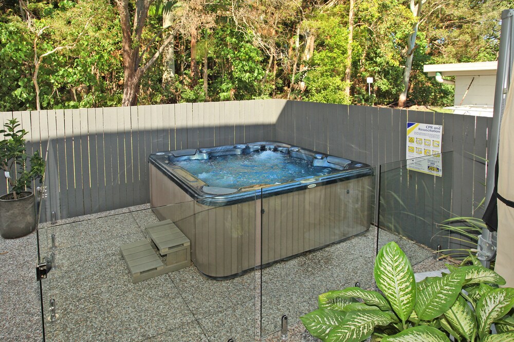 Alex Headland/mooloolaba Beach. Spacious 5 Bedroom Home, Beach, Forest, Free wif