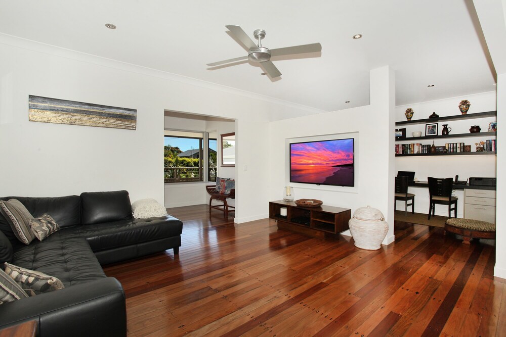 Alex Headland/mooloolaba Beach. Spacious 5 Bedroom Home, Beach, Forest, Free wif