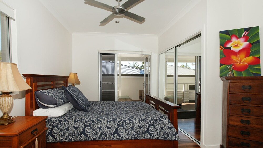Alex Headland/mooloolaba Beach. Spacious 5 Bedroom Home, Beach, Forest, Free wif