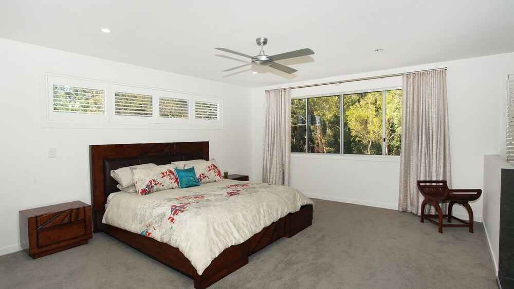 Alex Headland/mooloolaba Beach. Spacious 5 Bedroom Home, Beach, Forest, Free wif