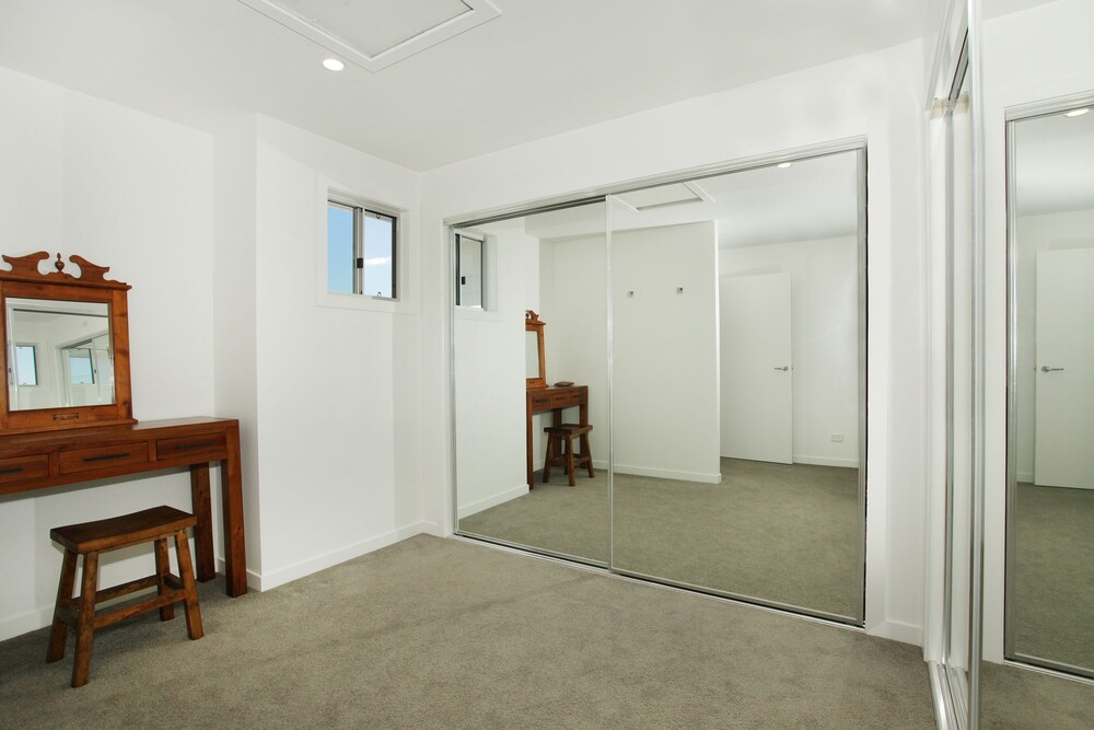 Alex Headland/mooloolaba Beach. Spacious 5 Bedroom Home, Beach, Forest, Free wif