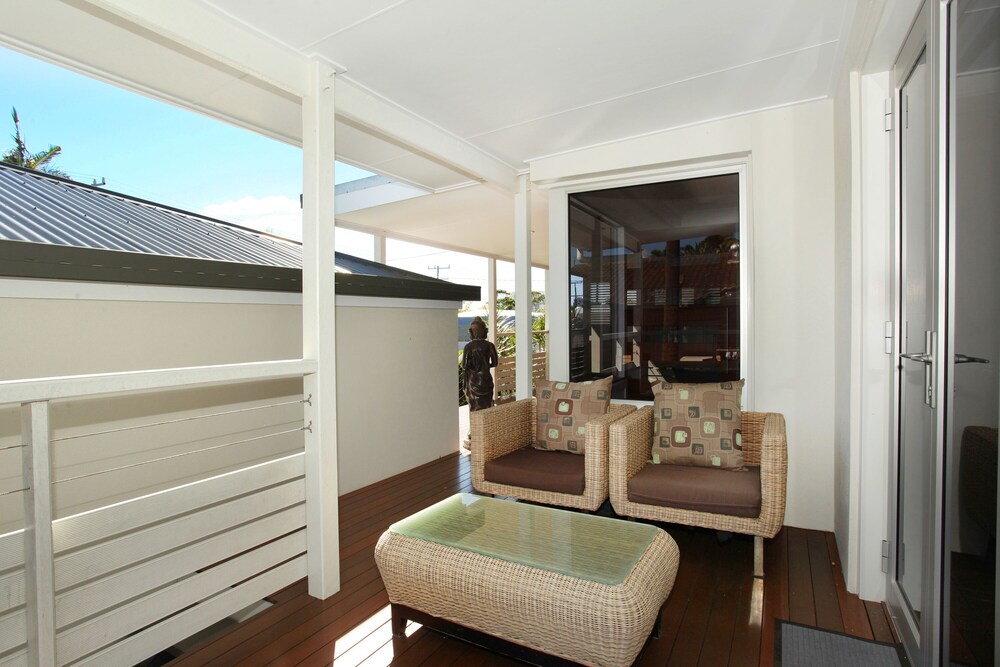 Alex Headland/mooloolaba Beach. Spacious 5 Bedroom Home, Beach, Forest, Free wif