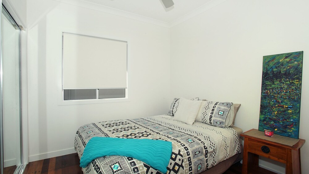 Alex Headland/mooloolaba Beach. Spacious 5 Bedroom Home, Beach, Forest, Free wif