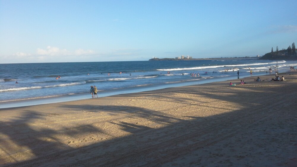 Alex Headland/mooloolaba Beach. Spacious 5 Bedroom Home, Beach, Forest, Free wif