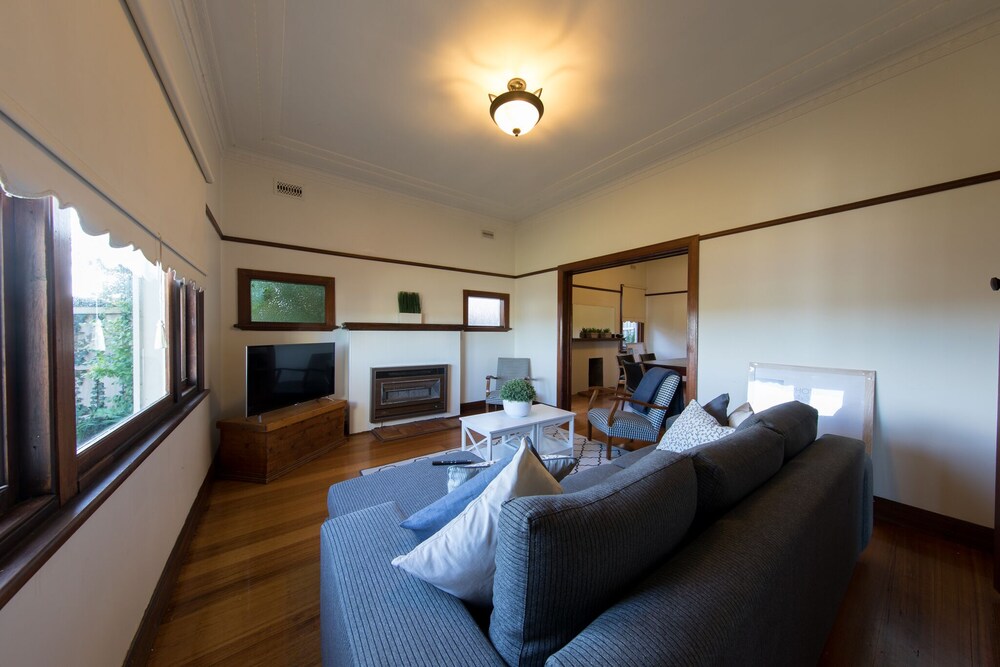 Illoura - Free Wifi and smart TV
