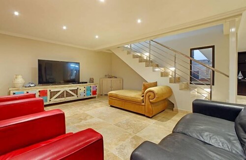 labeach house 2019 room