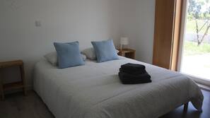 3 bedrooms, iron/ironing board, WiFi, linens