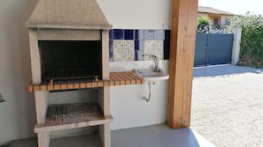 3 bedrooms, iron/ironing board, WiFi, linens