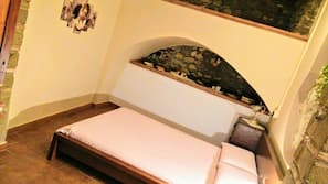 1 bedroom, iron/ironing board, Internet, linens