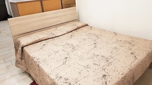 1 bedroom, linens