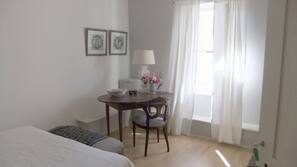 7 chambres, fer et planche à repasser, accès Internet, draps fournis