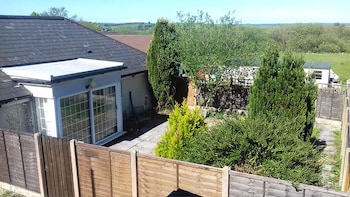 dog friendly cottages with enclosed garden