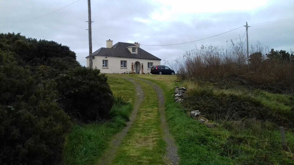 Burtonport Detached 3 bed Cottage an sl 8 Open Fire Woodlands Beaches Pubs in Burtonport, Ireland