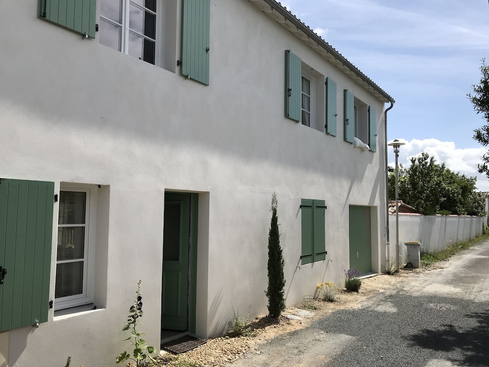 Village Heart House for 6 People in Loix in Loix, France