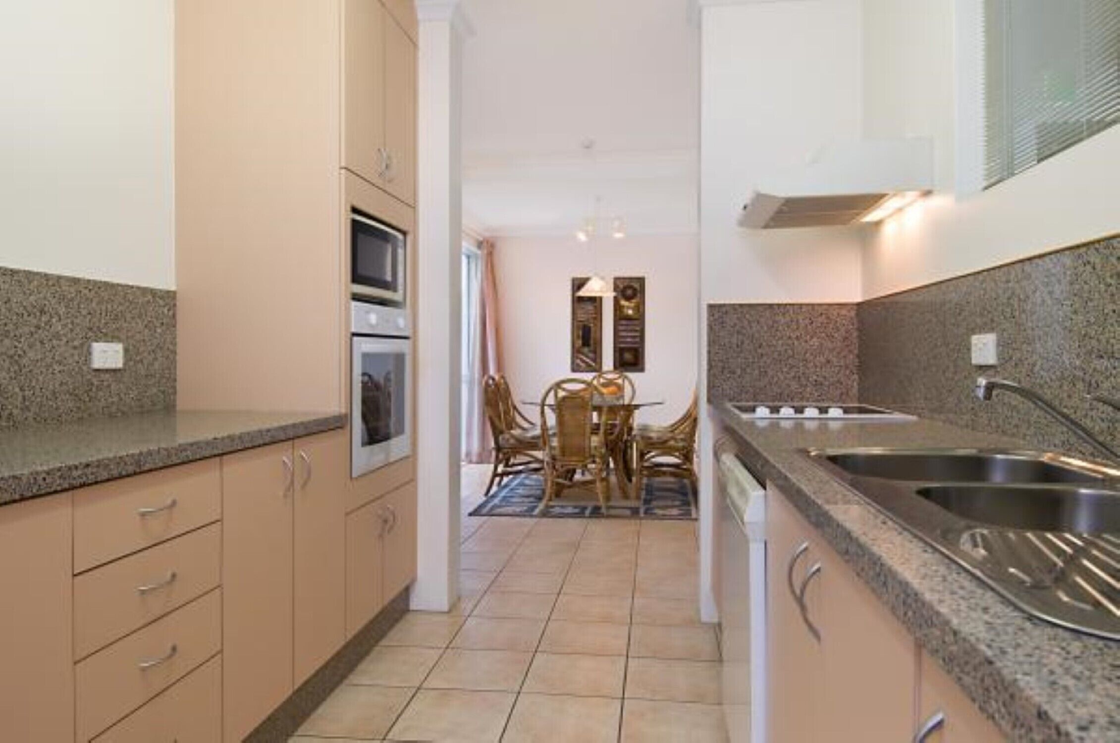 Palm Cove Holiday Apartment