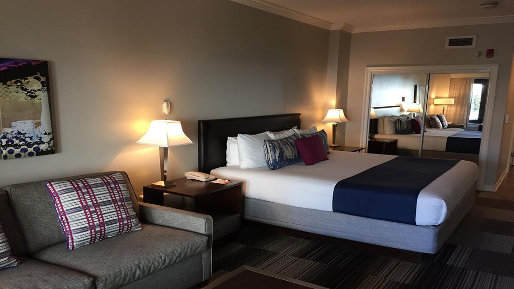 Wyndham Harbour Lights Beautiful Deluxe Studio Suite in Gaslamp