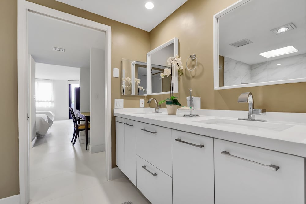 NEWLY REMODELED - Key Colony at Key Biscayne