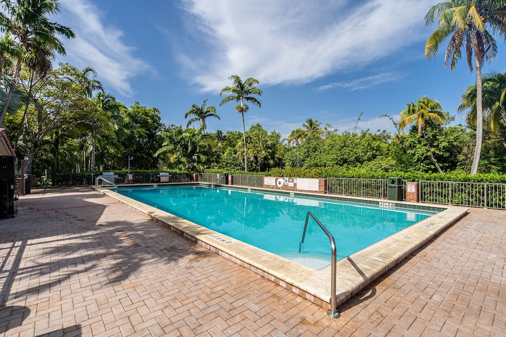 NEWLY REMODELED - Key Colony at Key Biscayne