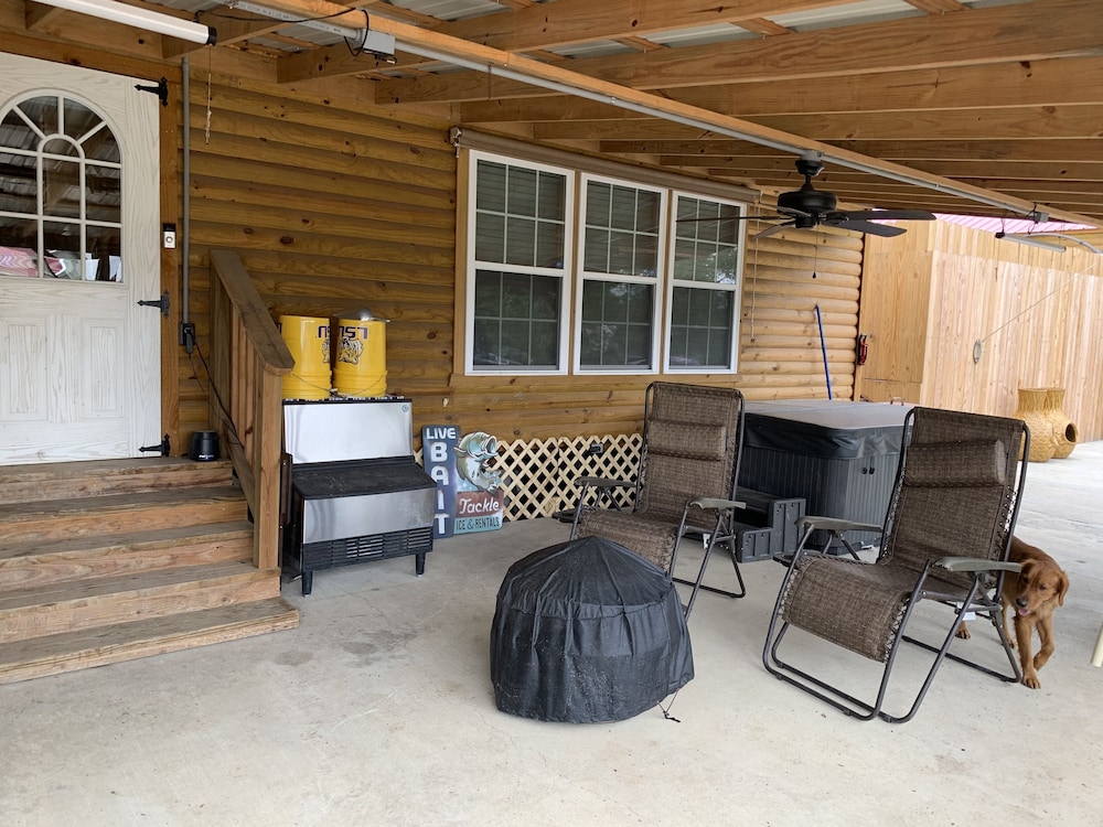 Beautiful One Bedroom Log Cabin With Possible Pontoon Boat Rental In Anacoco Hotel Rates Reviews On Orbitz