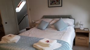 3 bedrooms, iron/ironing board, free WiFi, linens
