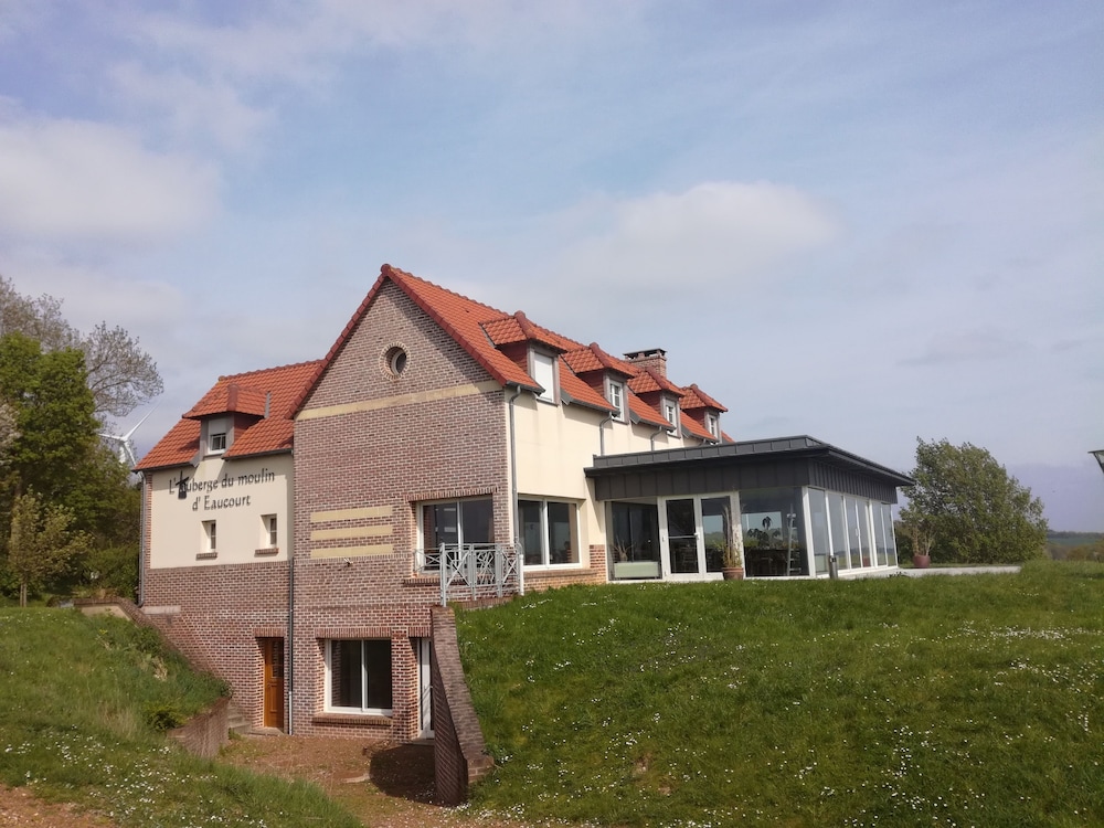 Auberge du Moulin - Le Saltimbanque in Eaucourt sur Somme, France