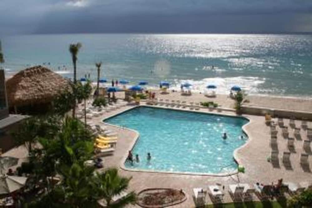 Large Private Suite in Oceanfront Resort Hotel 2 Bed, 2 Bath, Full