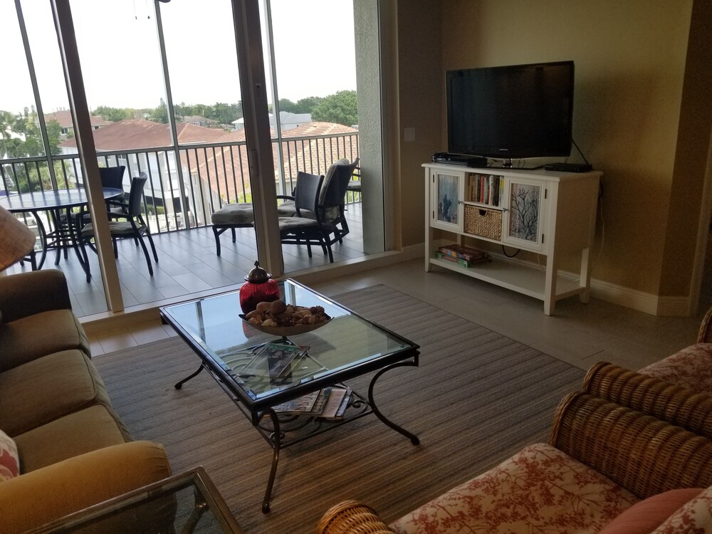 REGATTA Condo on the intercoastal waterssteps to the beach, Naples, FL Vacation Rental Condo