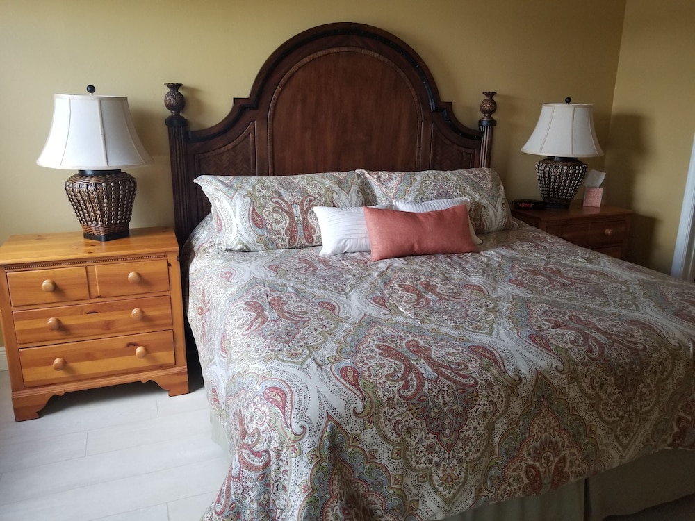 REGATTA Condo on the intercoastal waterssteps to the beach North