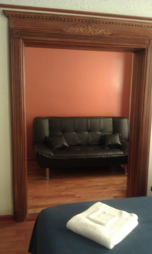 BROOKLYN'S HISTORIC BROWNSTONE STUDIO APARTMENT New York Vrbo