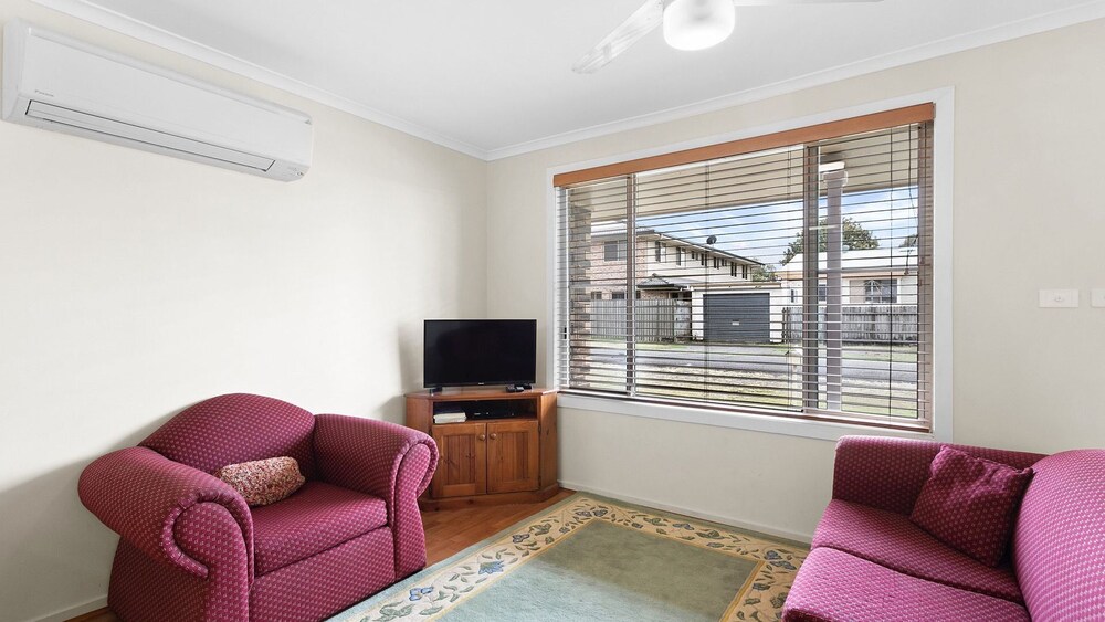 WARATAH BEACH UNIT WITH SEA BREEZES Rooms, Reviews & Deals (Evans Head