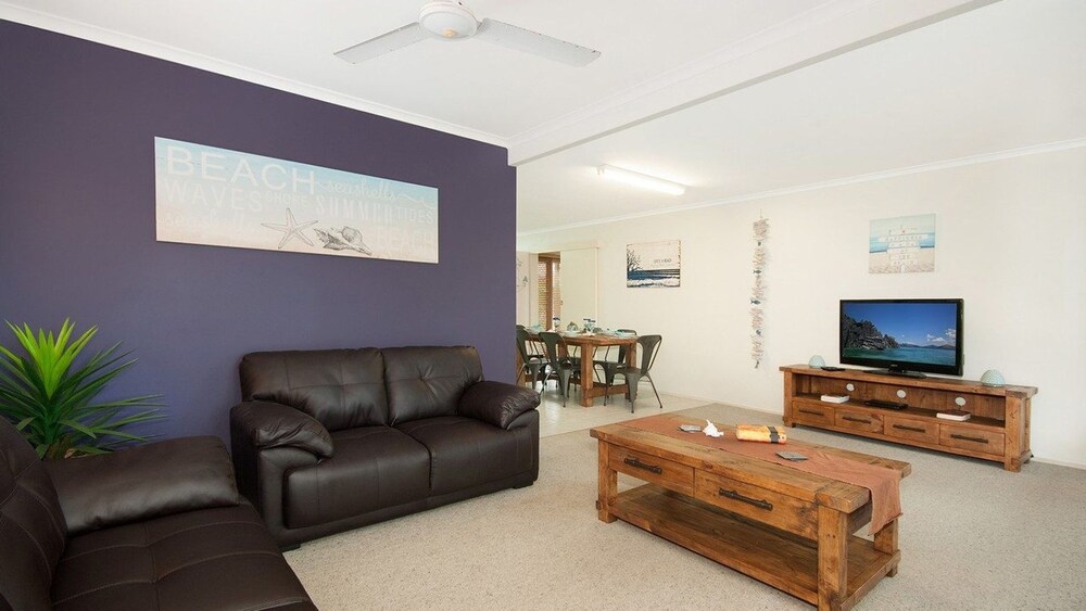 Ced24 – Cedar Beach House With Large Outdoor Veranda