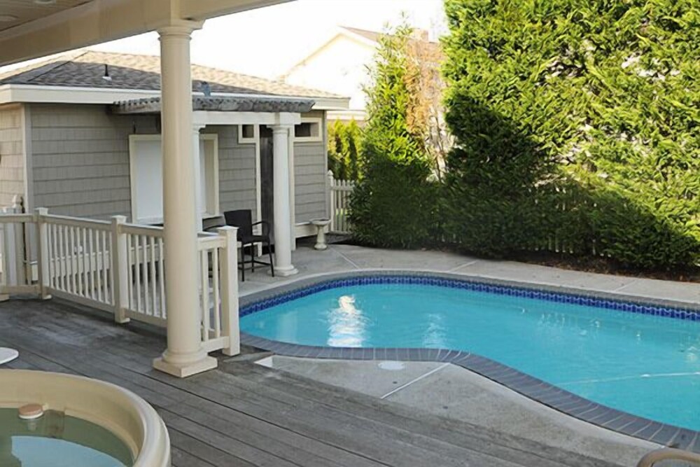 Luxury House With Pool Steps Away From The Beach In Stone Harbor