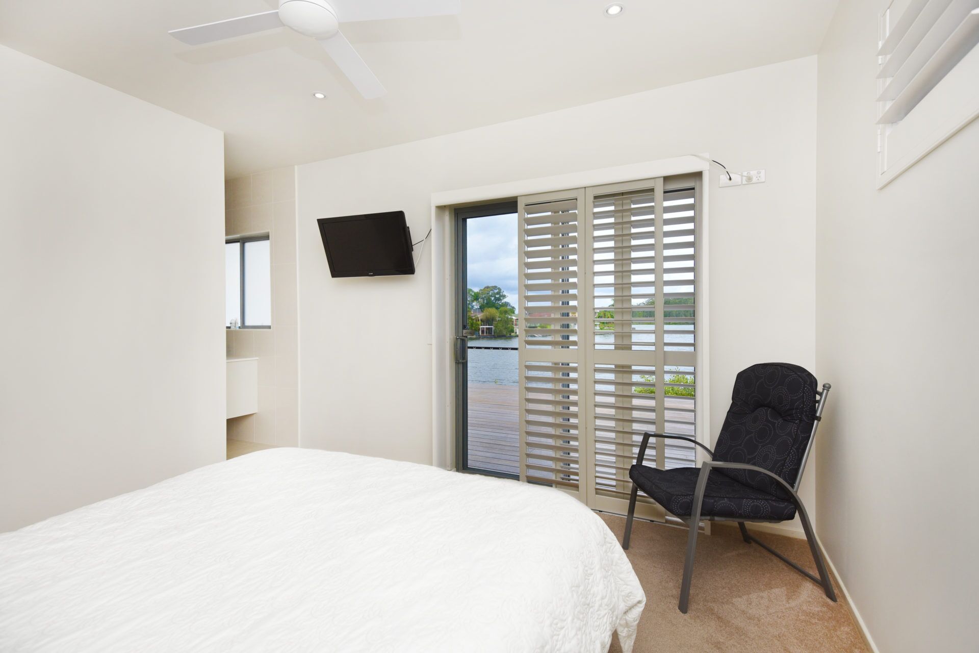 Serenity - Absolute Beauty on the Banks of Bonville Creek