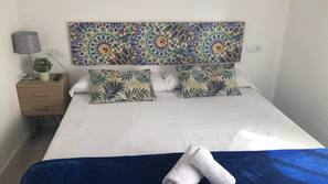 Cunas o camas infantiles gratuitas, wifi gratis, ropa de cama