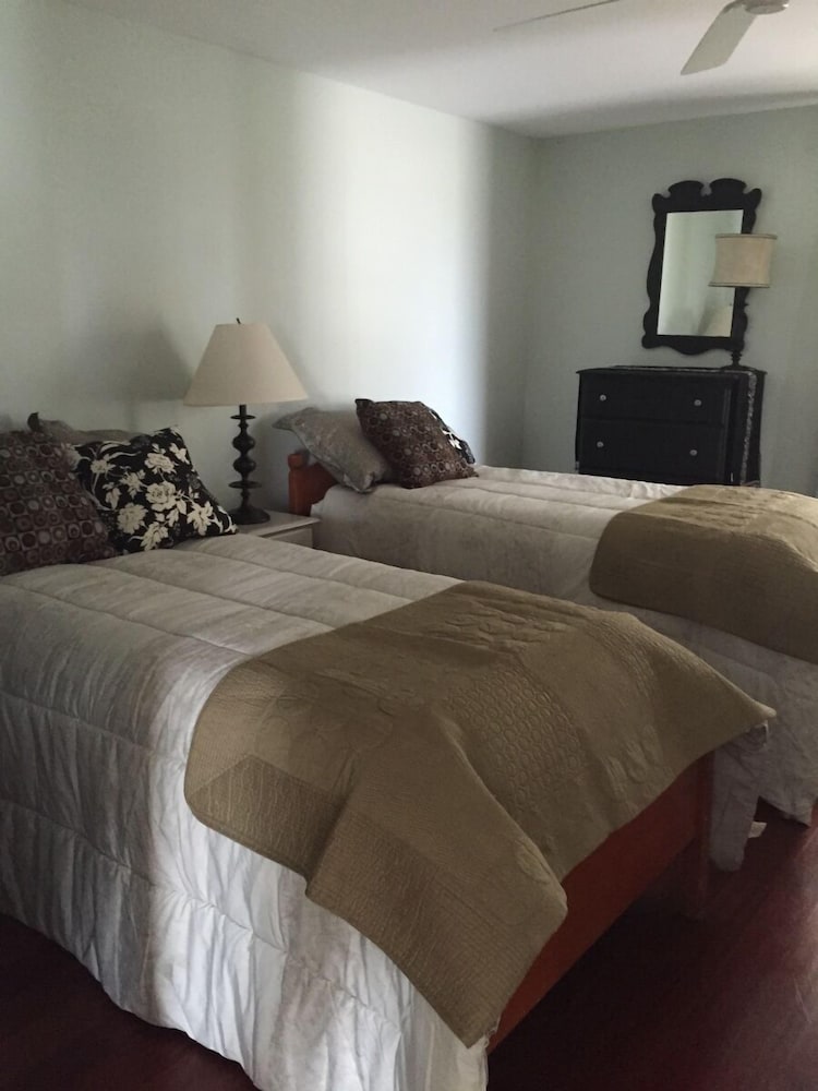 Beach House at Seabrook Beach NH 50 steps to the sand! Seabrook Vrbo