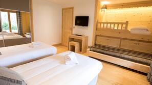 5 bedrooms, premium bedding, iron/ironing board, free cots/infant beds